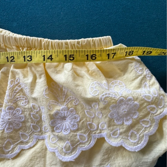 Lilly Pulitzer Kym Knit Top Creme Fraiche Eyelet Ruffle One Shoulder Size Med - Picture 8 of 10